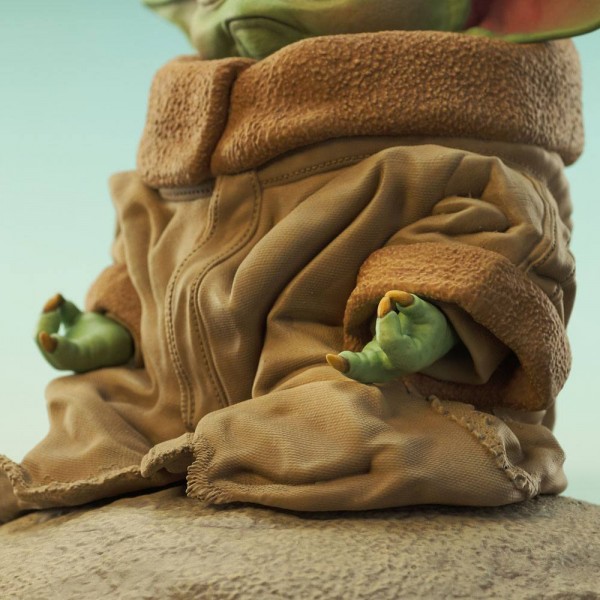 Star Wars The Mandalorian - Grogu on Seeing Stone Statue: Gentle Giant