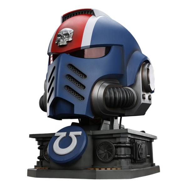 Warhammer 40,000: Space Marine 2 - UL Titus Helm Replika mit Display-Stand: Joy Toy