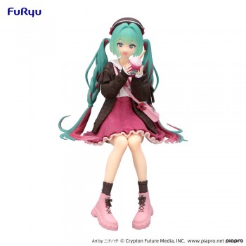 Hatsune Miku - Autumn Date Statue / Pink Color Ver.: Furyu Hatsune Miku - Autumn Date Statue / Pink Color Ver.: Furyu