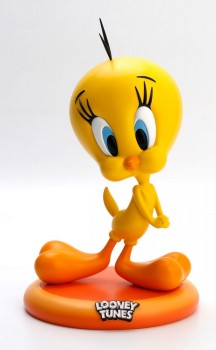 Looney Tunes - Tweety Statue / Life-Size: Muckle Mannequins Looney Tunes - Tweety Statue / Life-Size: Muckle Mannequins