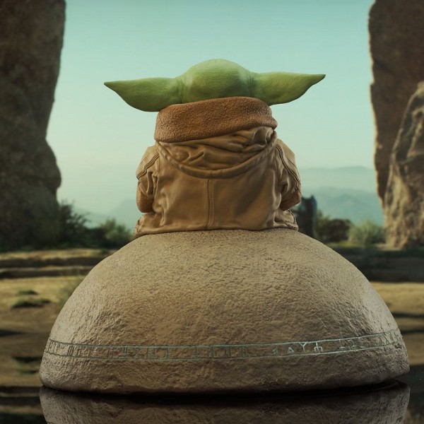 Star Wars The Mandalorian - Grogu on Seeing Stone Statue: Gentle Giant