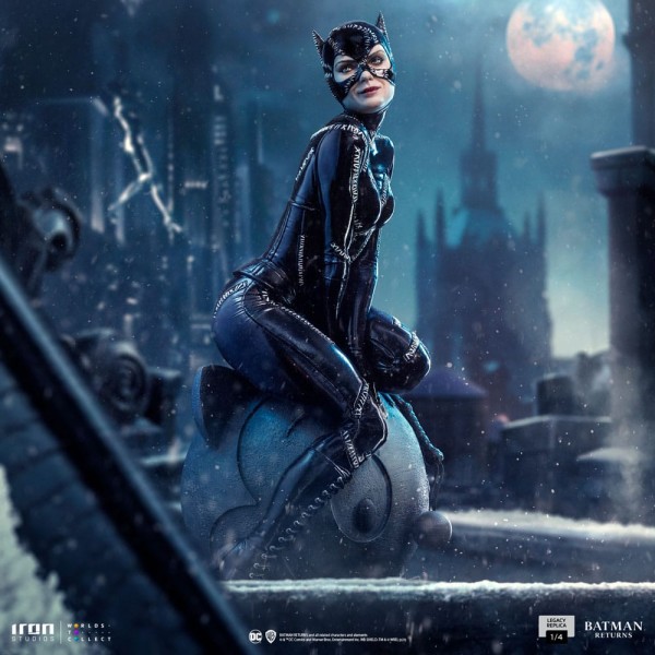 Batman Returns - Catwoman Statue / Legacy Replica: Iron Studios