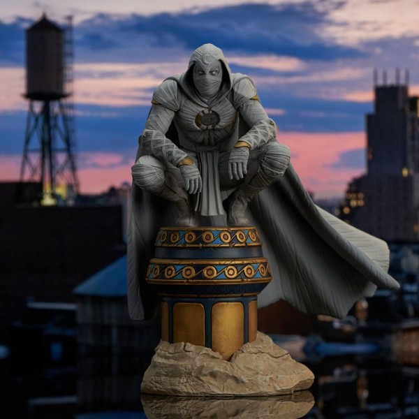 Marvel Comic Gallery Moon Knight - Moon Knight Statue: Diamond Select